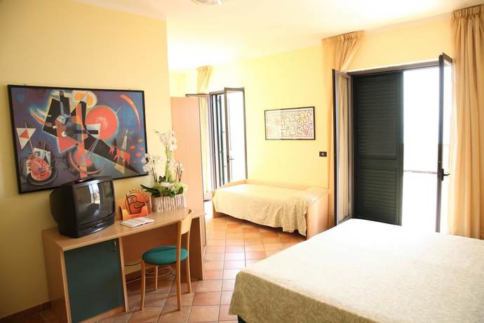 Imagen de la habitación del Hotel Federica. Foto 12