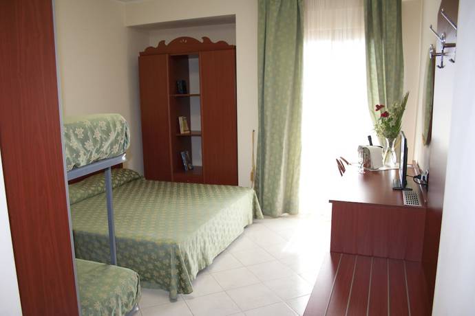 Imagen de la habitación del Hotel Felix, Scalea. Foto 9