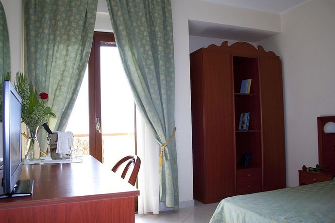 Imagen de la habitación del Hotel Felix, Scalea. Foto 11