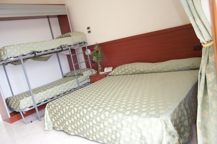 Imagen de la habitación del Hotel Felix, Scalea. Foto 12