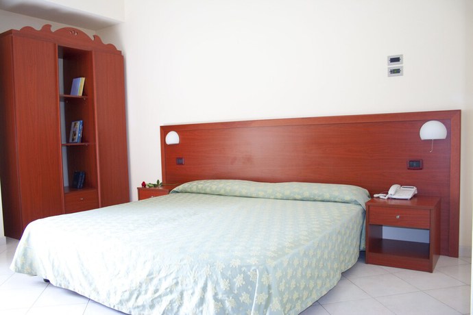 Imagen de la habitación del Hotel Felix, Scalea. Foto 15