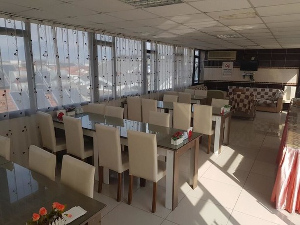 Imagen del bar/restaurante del Hotel Feryil Centrum. Foto 2