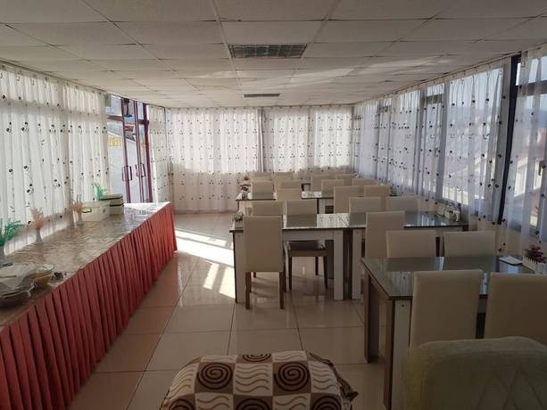 Imagen del bar/restaurante del Hotel Feryil Centrum. Foto 3