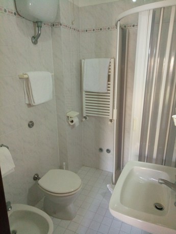 Imagen de la habitación del Hotel Fleming. Foto 4