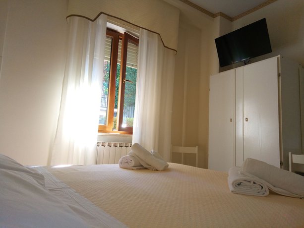 Imagen de la habitación del Hotel Fleming. Foto 13