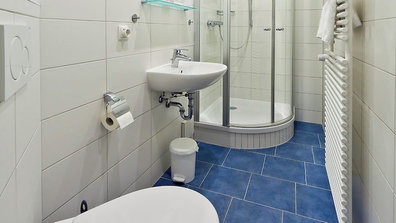 Imagen de la habitación del Hotel Flora. Foto 10