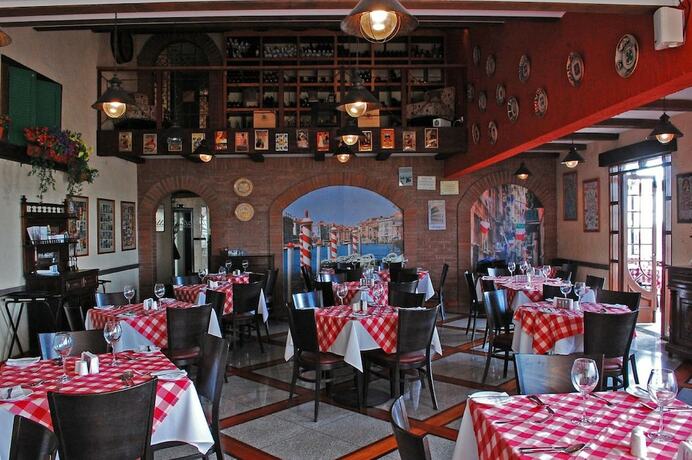 Imagen del bar/restaurante del Hotel Florencia Suites and Apart. Foto 15