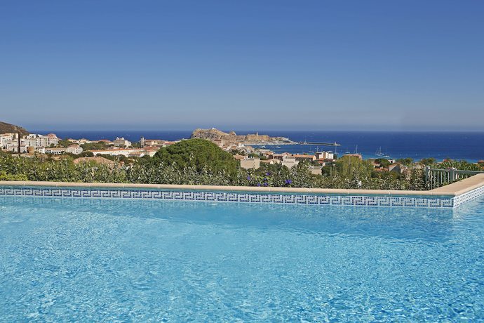 Imagen de la piscina del Hotel Funtana Marina. Foto 19