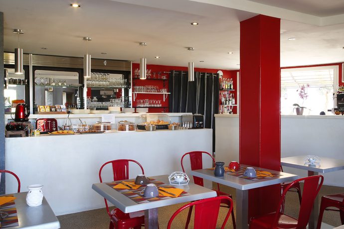 Imagen del bar/restaurante del Hotel Funtana Marina. Foto 4