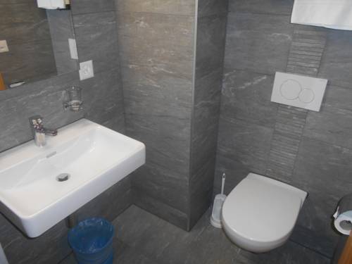 Imagen de la habitación del Hotel Furka. Foto 9