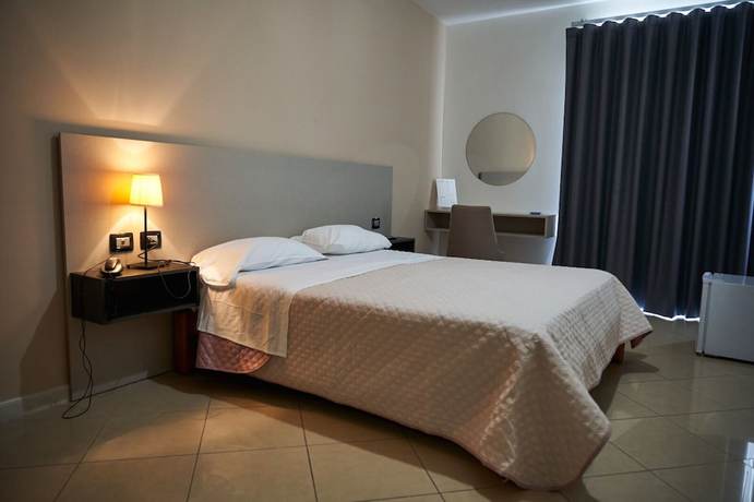 Imagen de la habitación del Hotel Futuro. Foto 5