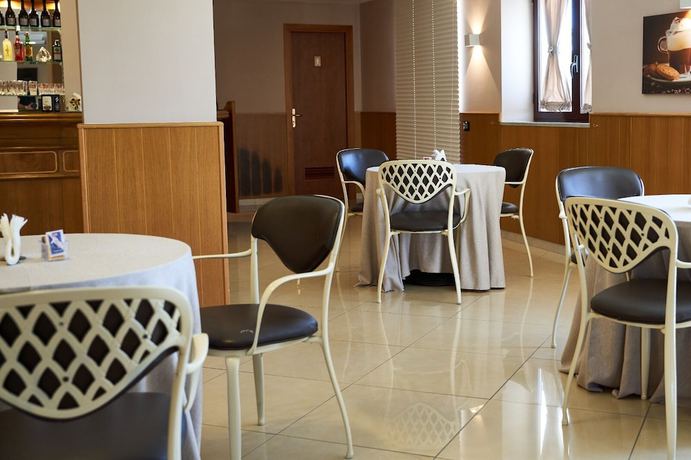 Imagen del bar/restaurante del Hotel Futuro. Foto 3