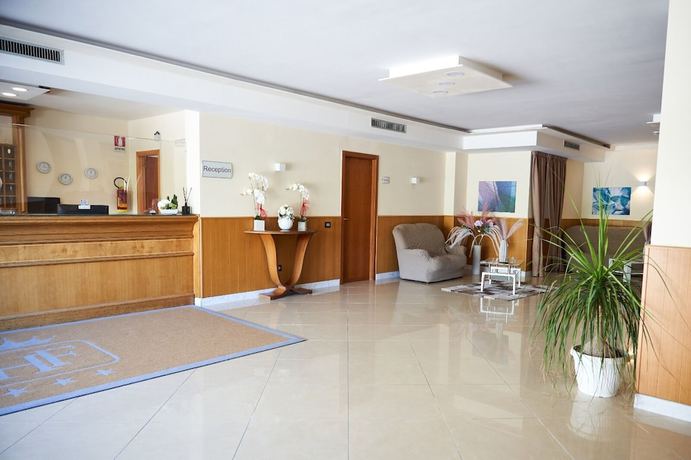 Imagen de los interiores del Hotel Futuro. Foto 8