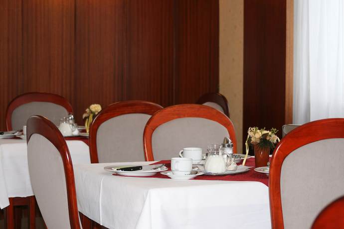 Imagen del bar/restaurante del Hotel Garni F&ouml;rsterhof. Foto 8