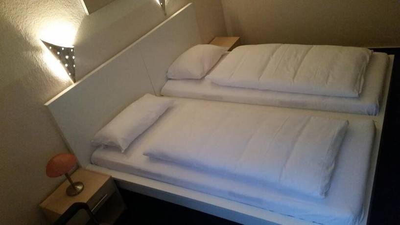 Imagen de la habitación del Hotel Garni Frankfurt. Foto 7