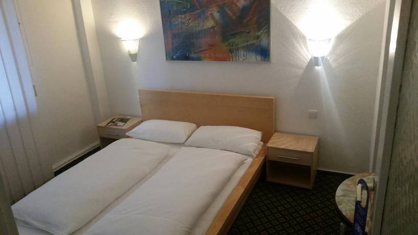 Imagen de la habitación del Hotel Garni Frankfurt. Foto 8
