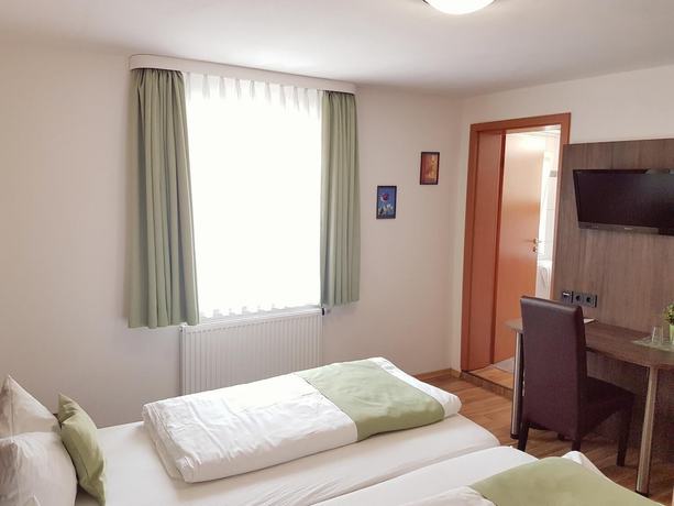 Imagen de la habitación del Hotel Garni Goldene Traube. Foto 6