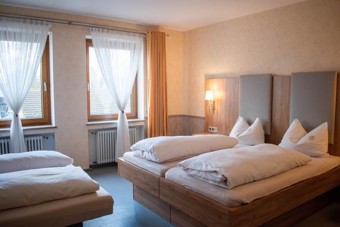Imagen de la habitación del Hotel Garni Illertal. Foto 10