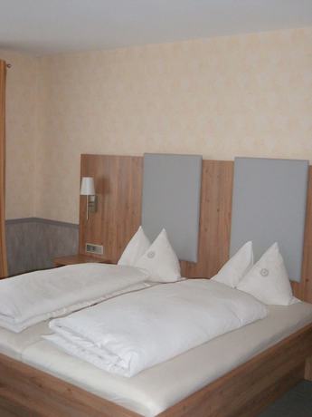 Imagen de la habitación del Hotel Garni Illertal. Foto 11