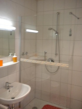 Imagen de la habitación del Hotel Garni Illertal. Foto 15