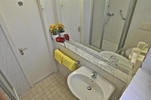 Imagen de la habitación del Hotel Garni Maria Theresia. Foto 6