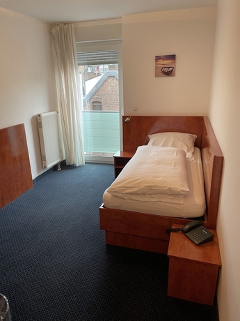 Imagen de la habitación del Hotel Garni Merkenich. Foto 9