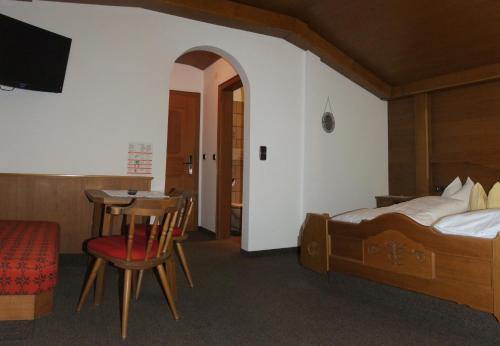 Imagen de la habitación del Hotel Garni Obermair. Foto 10