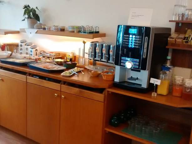 Imagen del bar/restaurante del Hotel Garni Rank. Foto 3