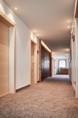 Imagen de los interiores del Hotel Garni Savoy. Foto 16