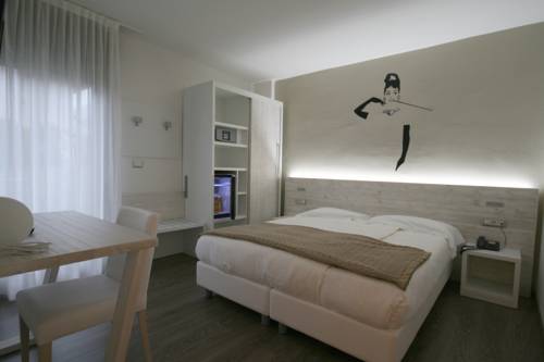 Imagen de la habitación del Hotel Garn&igrave; Villa Maria. Foto 7
