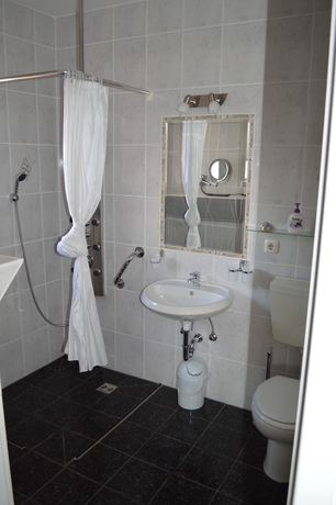 Imagen de la habitación del Hotel Gasthaus Caf&eacute; Bavaria. Foto 6