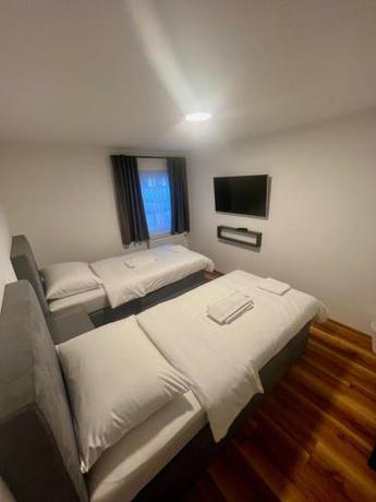 Imagen de la habitación del Hotel Genta. Foto 17
