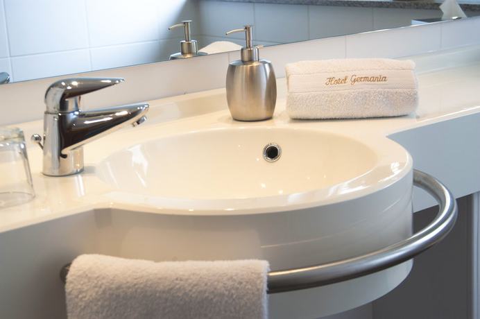 Imagen de la habitación del Hotel Germania. Foto 8