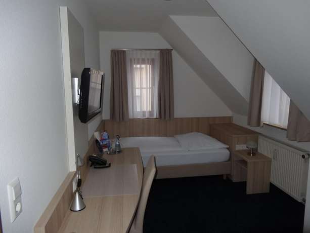 Imagen de la habitación del Hotel Germania. Foto 10