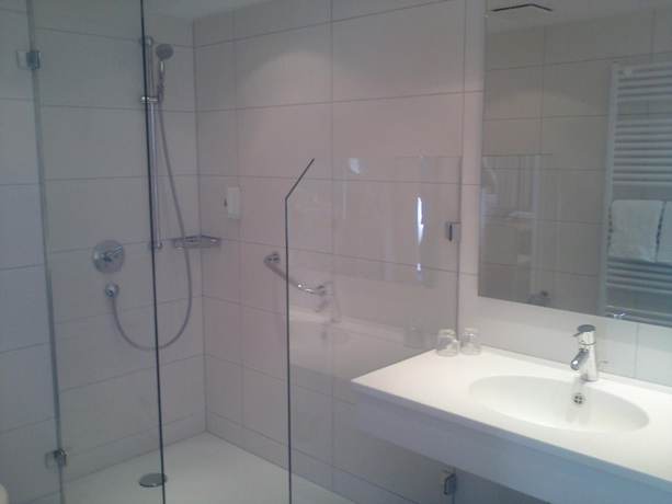 Imagen de la habitación del Hotel Germania. Foto 14
