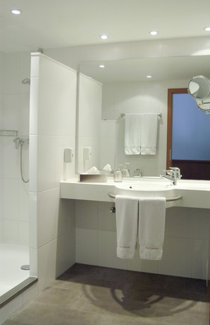 Imagen de la habitación del Hotel Germania. Foto 16