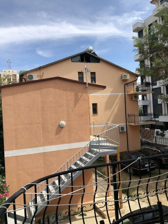 Imagen general del Hotel Gjinaj. Foto 5