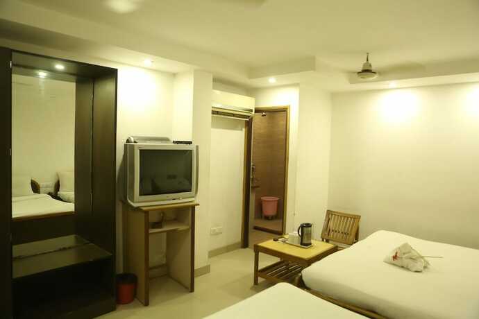 Imagen de la habitación del Hotel Gms Grand. Foto 6