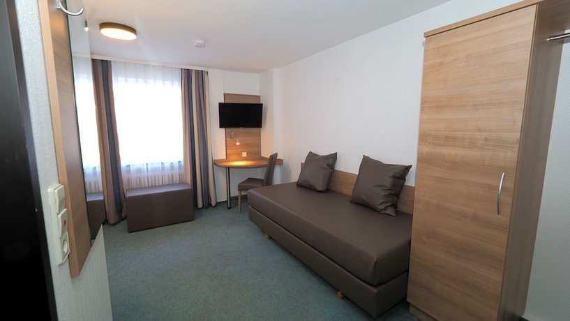 Imagen de la habitación del Hotel Goldener Hirsch Mosbach. Foto 14