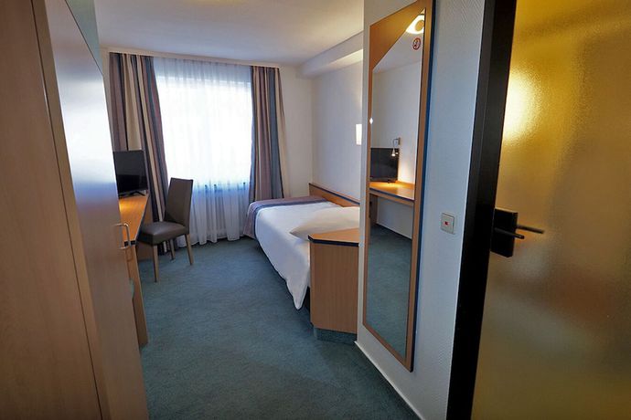 Imagen de la habitación del Hotel Goldener Hirsch Mosbach. Foto 15