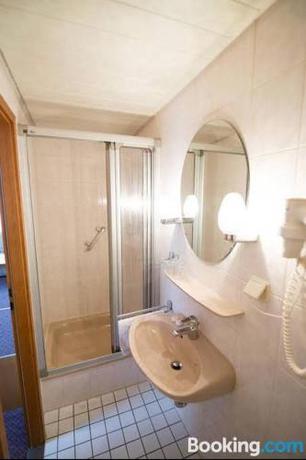 Imagen de la habitación del Hotel Goldenes Schiff. Foto 6