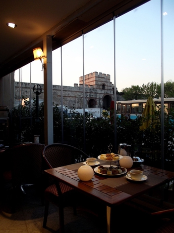 Imagen del bar/restaurante del Hotel Goldengate. Foto 2