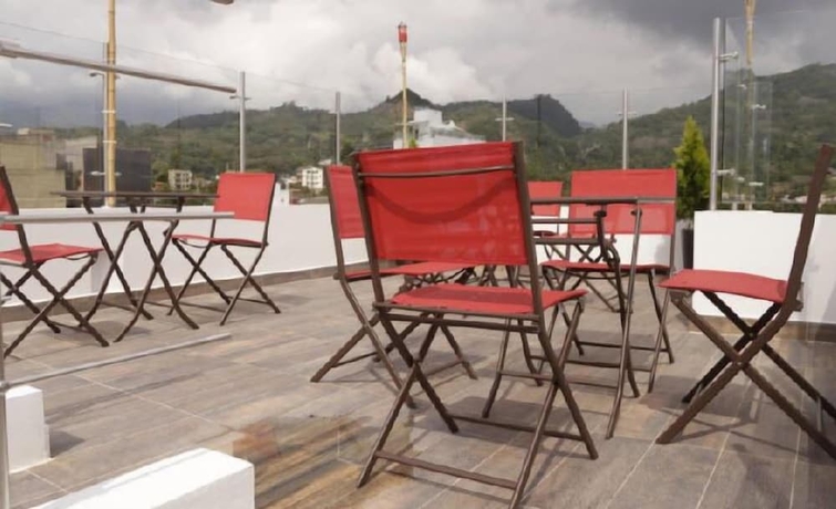 Imagen de los interiores del Hotel Grand H&r. Foto 14