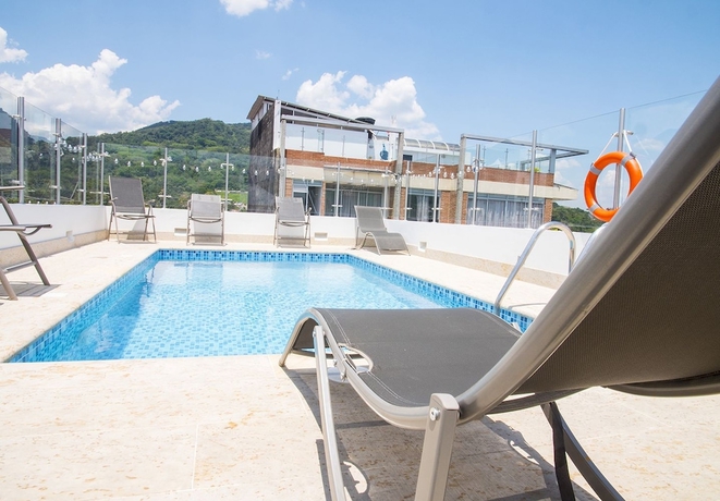 Imagen de la piscina del Hotel Grand H&r. Foto 15