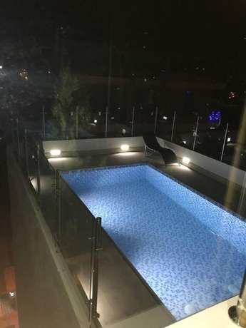 Imagen de la piscina del Hotel Grand H&r. Foto 18