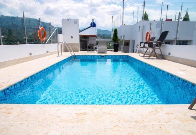 Imagen de la piscina del Hotel Grand H&r. Foto 19