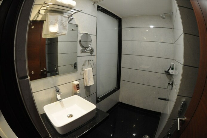 Imagen de la habitación del Hotel Grand Rajputana. Foto 13