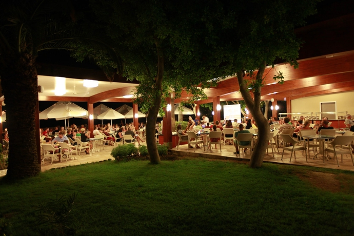 Imagen del bar/restaurante del Hotel Grand Side - All Inclusive. Foto 3