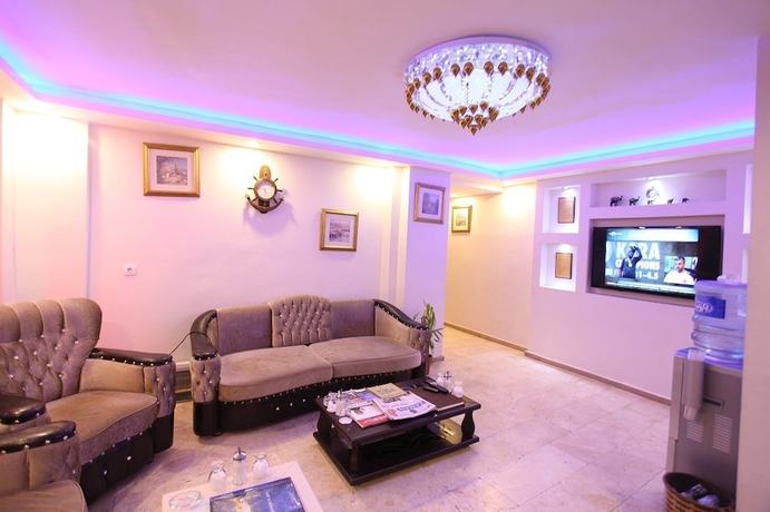 Imagen de los interiores del Hotel Grand Urhay. Foto 11