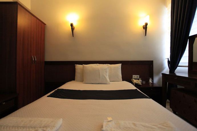 Imagen de la habitación del Hotel Grand Urhay. Foto 4